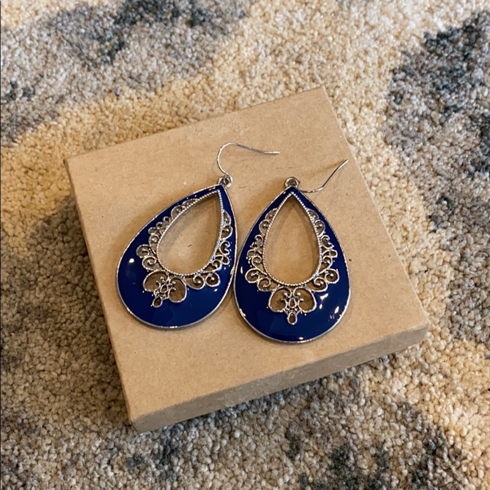 EUC Premier Designs earrings